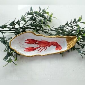 CLOSING SALE •5/$25• NWT Decorative Lobster 5” Oyster Shell